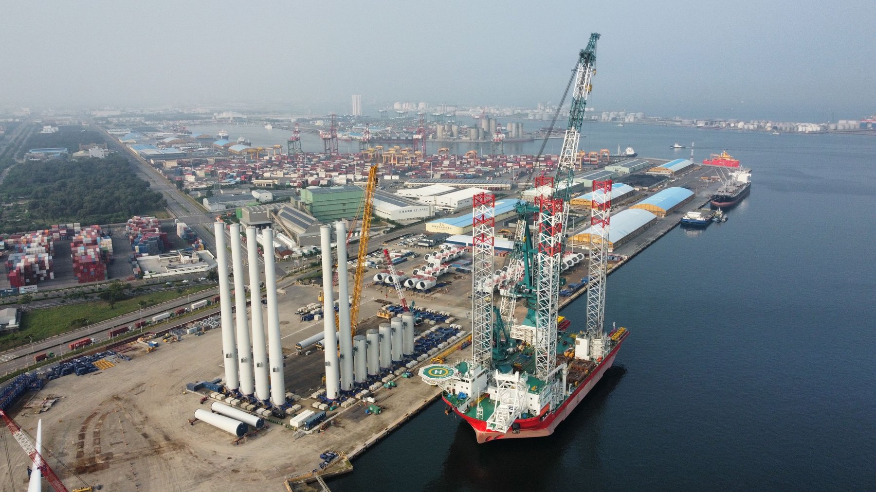 Offshore wind installation at Taichung Port
